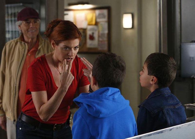 Le Crime Lui Va Si Bien Episode 1 Streaming Les Mystères de Laura : Photo Debra Messing, Robert Klein - 49 sur 88