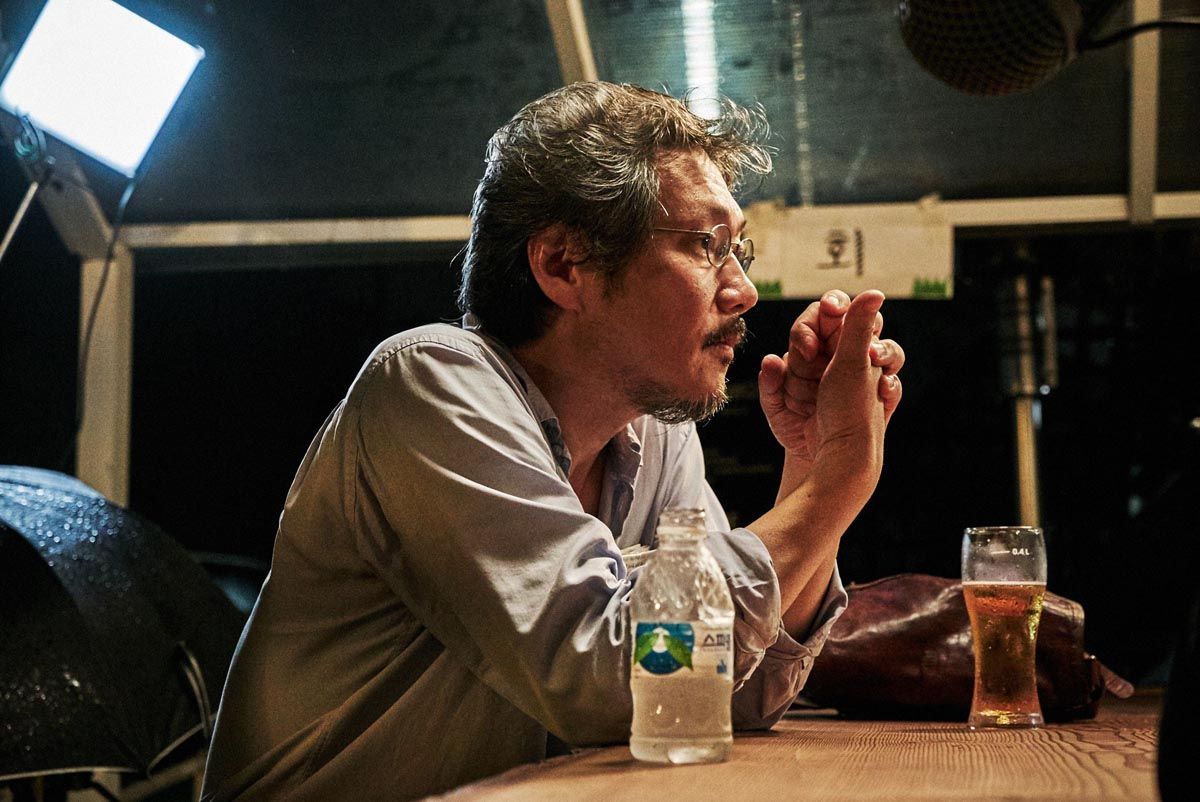 Photo de Hong Sang-Soo - Seule sur la plage la nuit : Photo Hong Sang