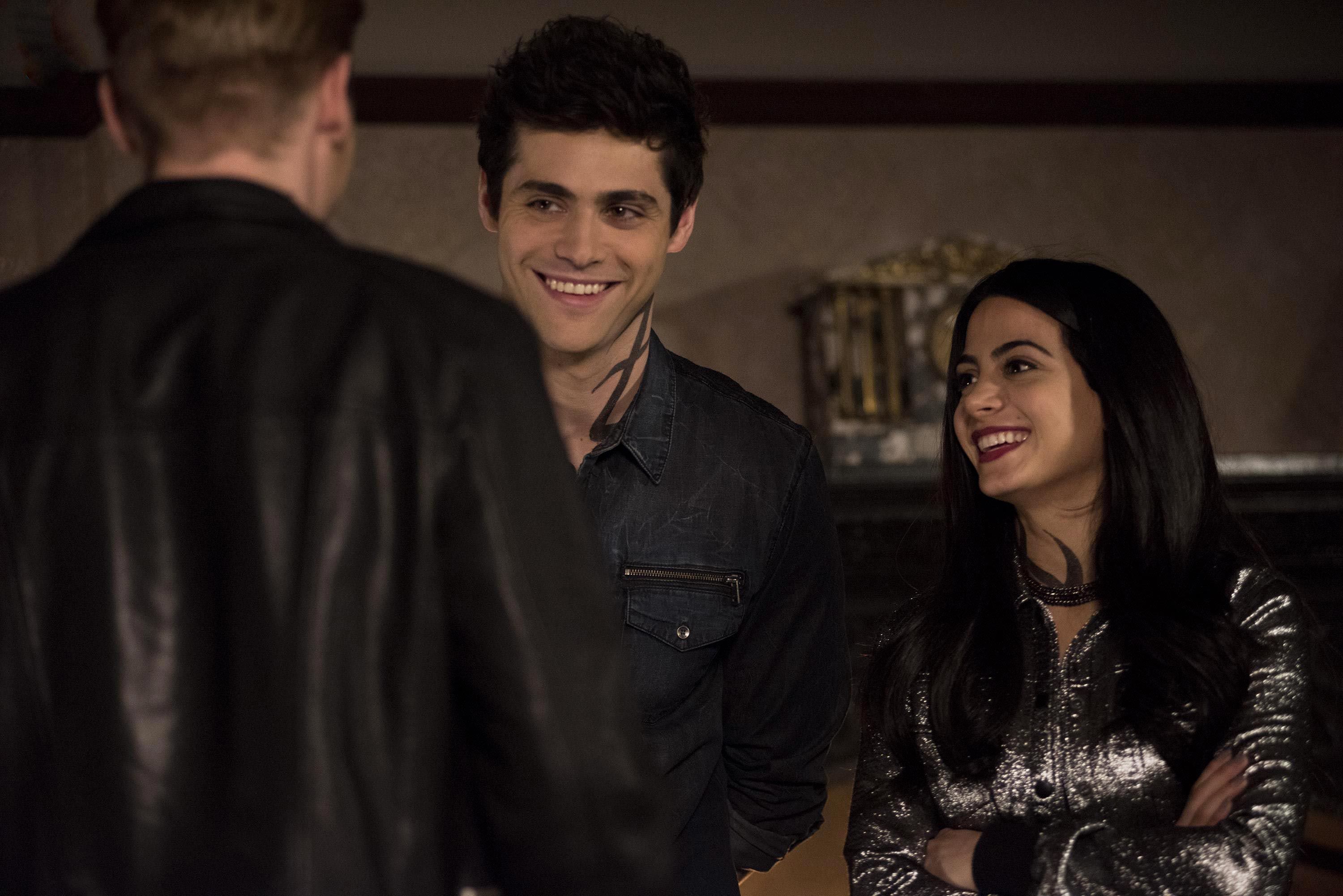 Shadowhunters : Shadowhunters : Photo Emeraude Toubia, Matthew Daddario