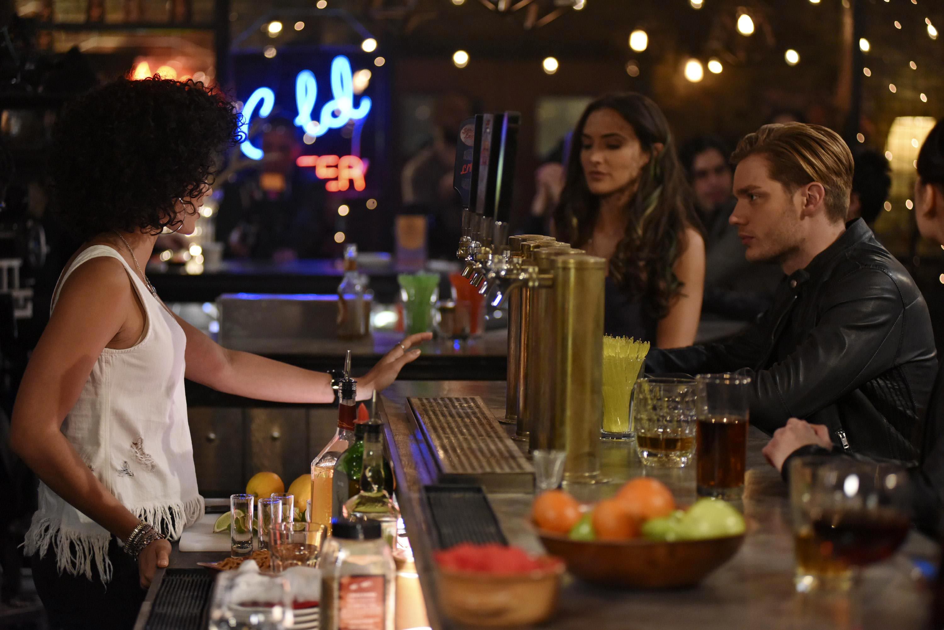 Shadowhunters : Shadowhunters : Photo Dominic Sherwood, Alisha