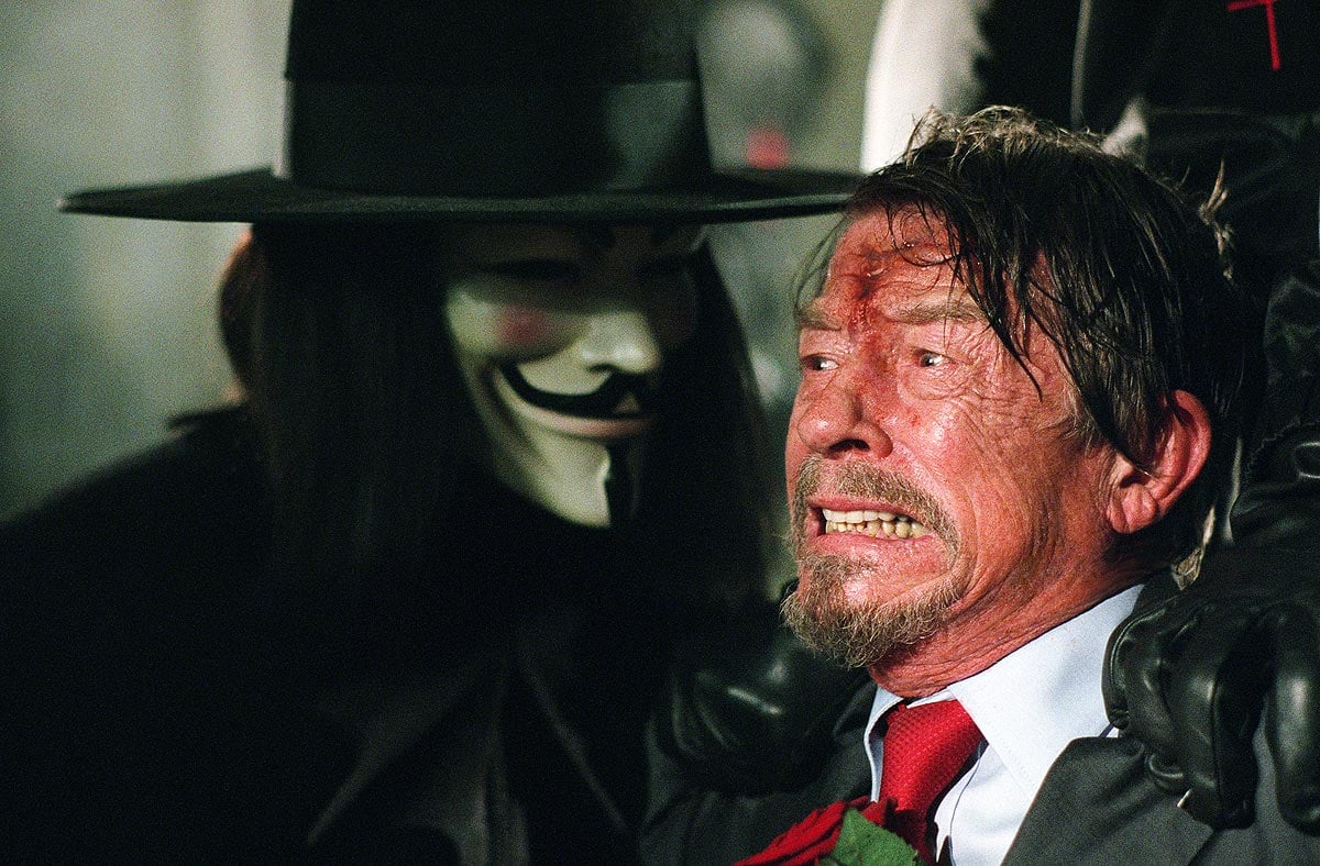 Hugo Weaving and James McTeigue during V For Vendetta Tokyo Foto  jornalística - Getty Images