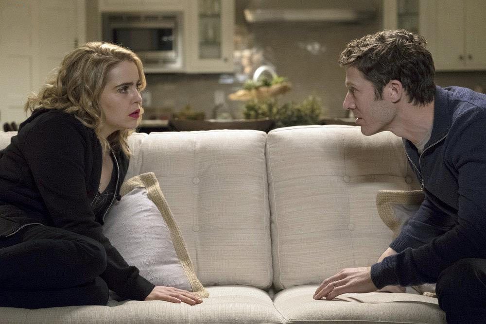 Films Et Séries Tv Avec Zach Gilford Good Girls : Photo Mae Whitman, Zach Gilford - 111 sur 154 - AlloCiné