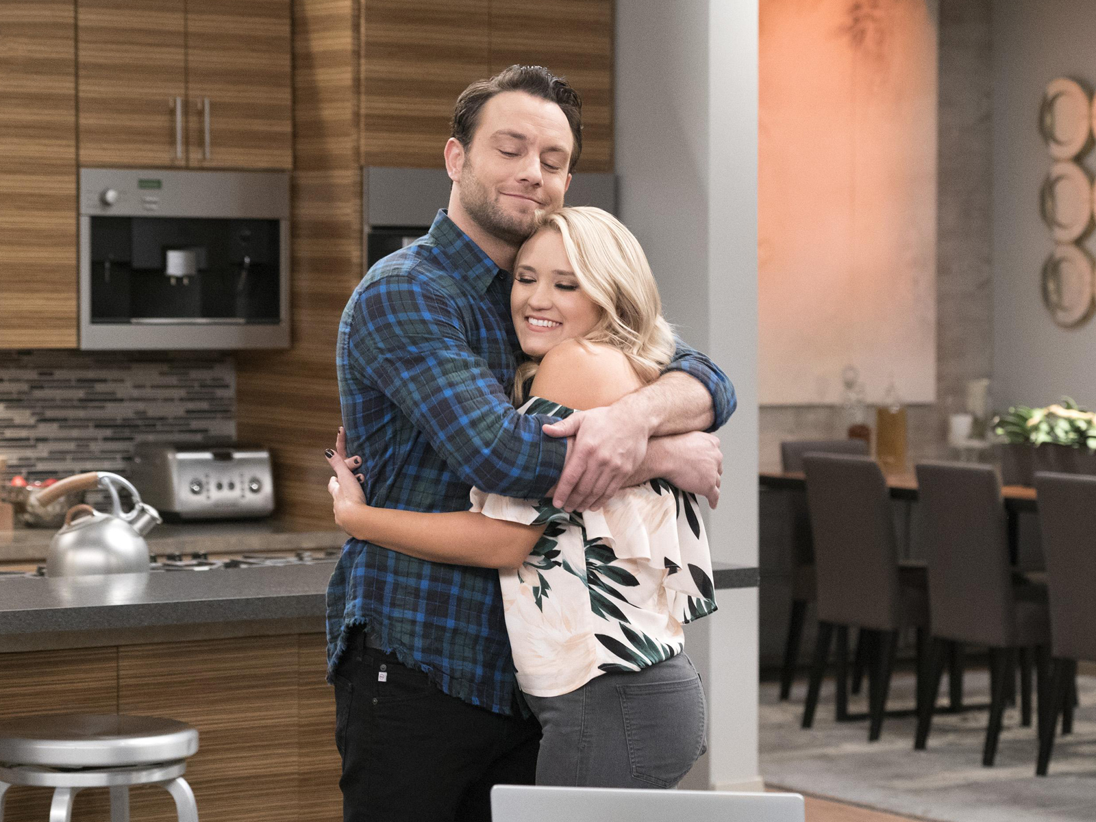 Young And Hungry Young And Hungry Photo Emily Osment Jonathan Sadowski 14 Sur 216 Allociné 
