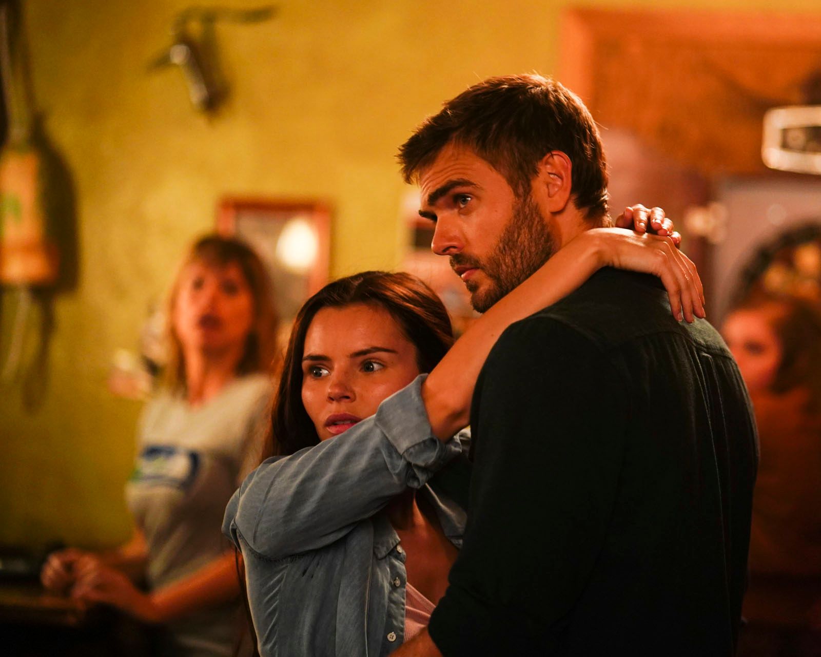 Films Et Séries Tv Avec Alex Roe Siren : Photo Alex Roe, Eline Powell - 74 sur 149 - AlloCiné