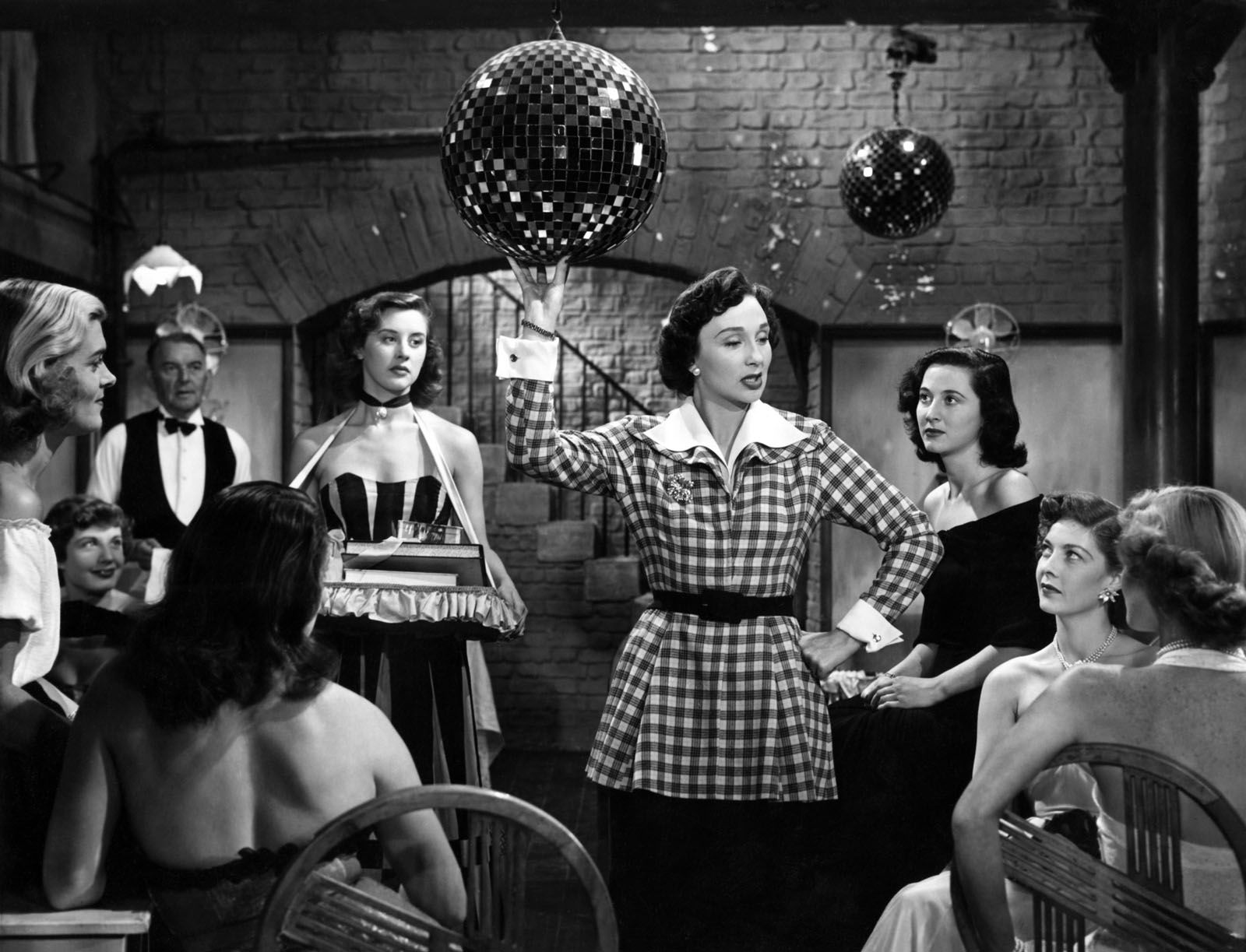 Photo de Googie Withers - Les Forbans de la nuit : Photo Googie Withers ...