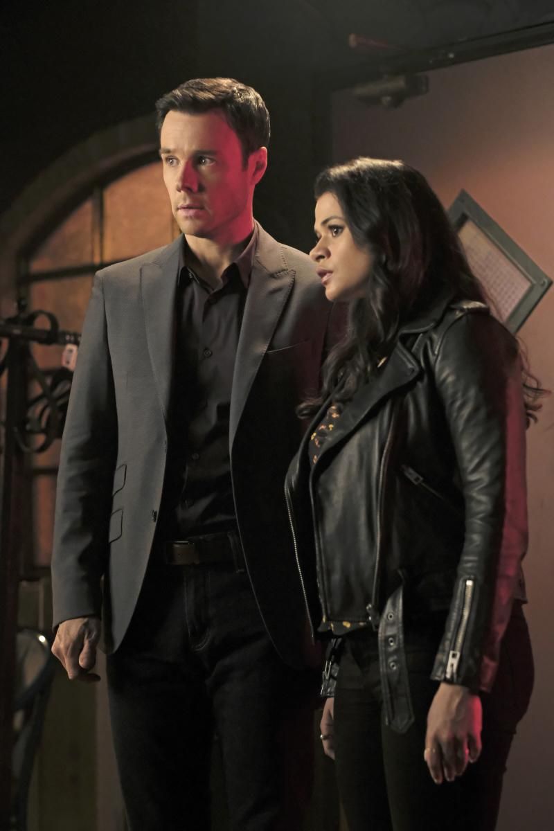 Charmed 2018 Saison 2 épisode 5 Charmed (2018) : Photo Melonie Diaz, Rupert Evans - 81 sur 206 - AlloCiné