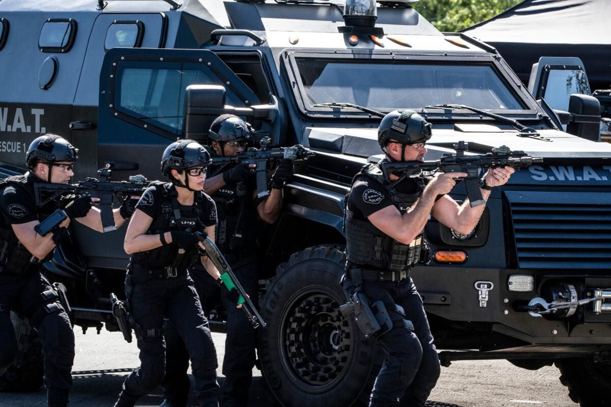 Swat Saison 3 Episode 14 Diffusion Tf1 S.W.A.T. (2017) : Photo Alex Russell, Jay Harrington, Lina Esco - 81