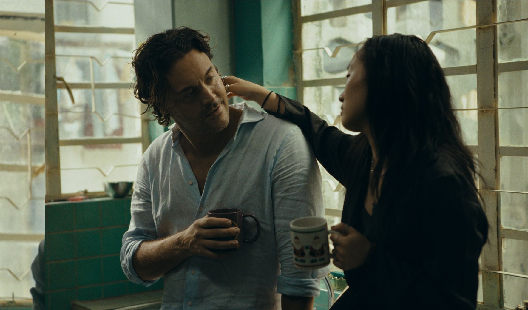 Expats Photo Ji Young Yoo Jack Huston 23 Sur 24 Allociné 