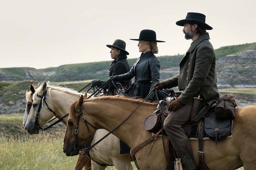 The Abandons : Photo Michael Greyeyes, Michiel Huisman, Gillian Anderson