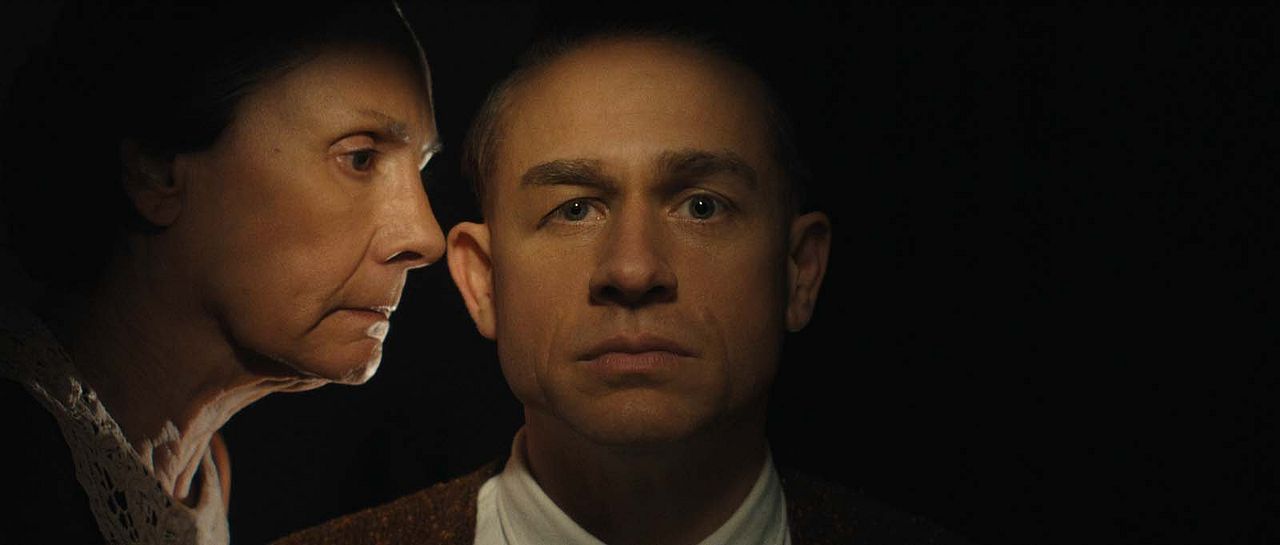 Monstre : L'histoire d'Ed Gein : Photo Laurie Metcalf, Charlie Hunnam