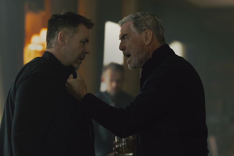 Photo Paddy Considine, Pierce Brosnan