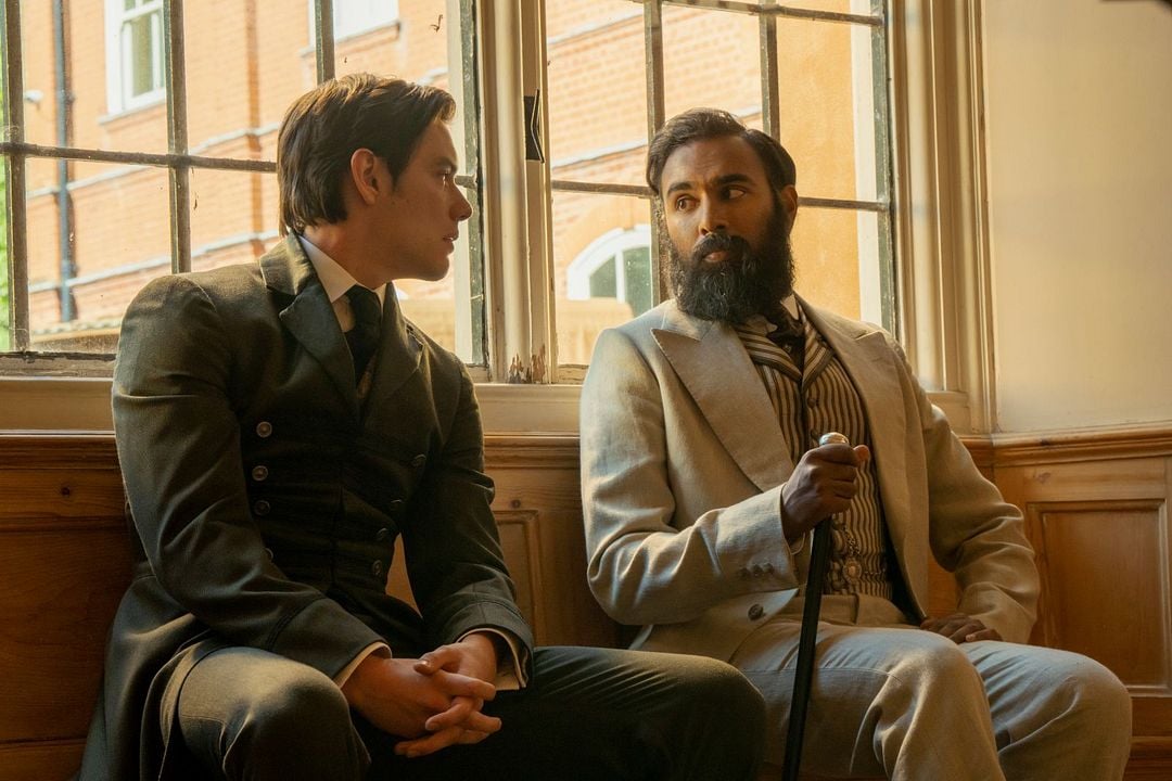 Enola Holmes 3 : Photo Himesh Patel, Louis Partridge