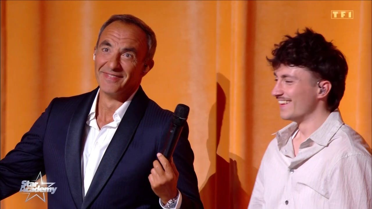 Attention" : petit couac sur le plateau de la Star Academy 2025 , Nikos  Aliagas disparaît - TV ACTU by AlloCiné