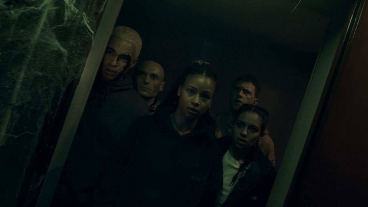 Vermines : Photo Finnegan Oldfield, Sofia Lesaffre, Jérôme Niel, Théo Christine, Lisa Nyarko
