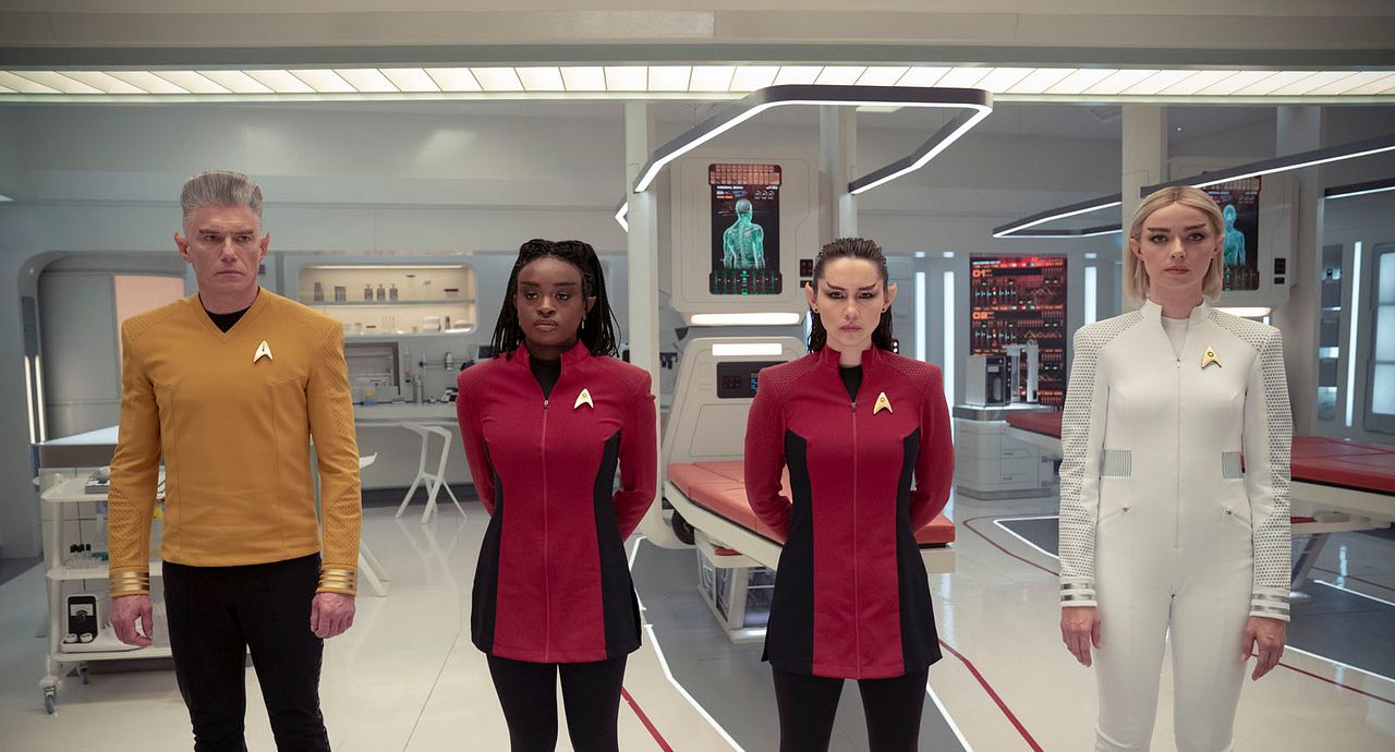 Photo Christina Chong, Anson Mount, Celia Rose Gooding, Jess Bush