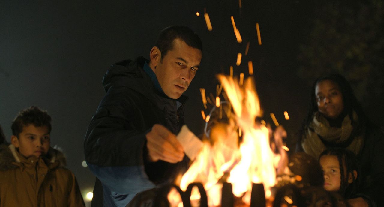 Away : Photo Mario Casas