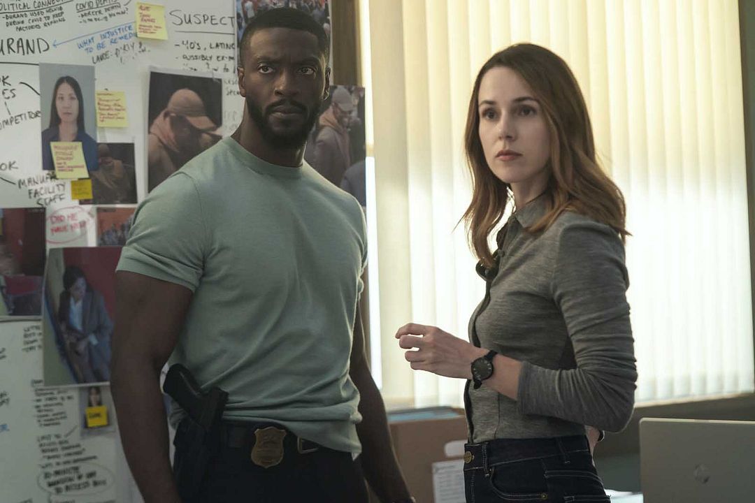 Cross : Photo Aldis Hodge, Alona Tal