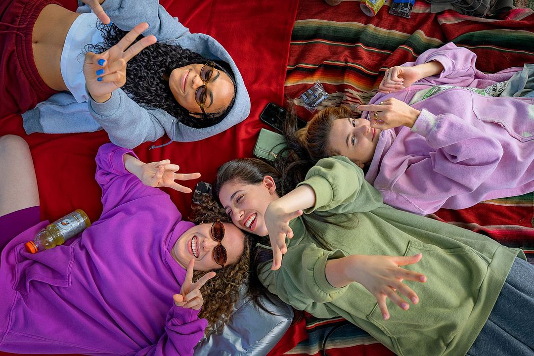 Roommates : Photo Bella Murphy, Chloe East, Sadie Sandler, Jaya Harper