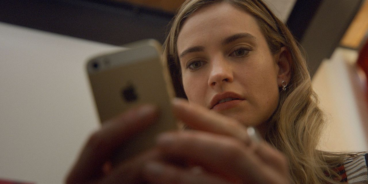 Swipe : Photo Lily James