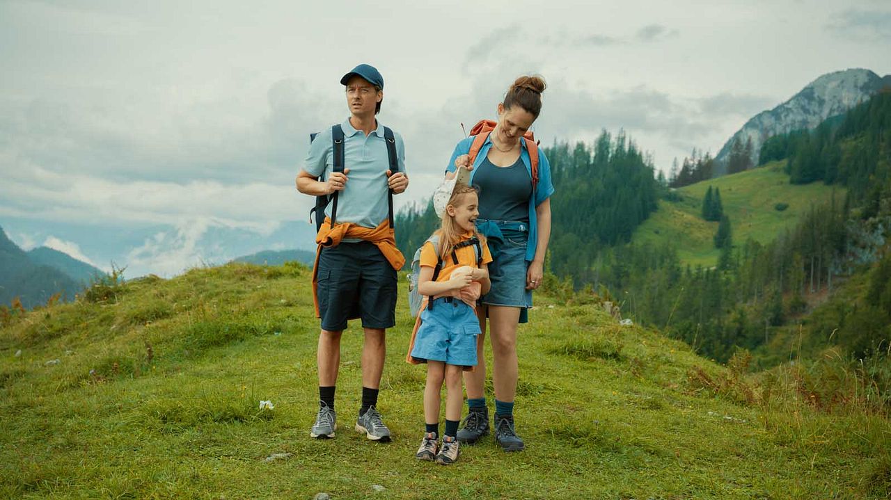 Photo Pamuk Pilavci, Tom Schilling, Emily Cox