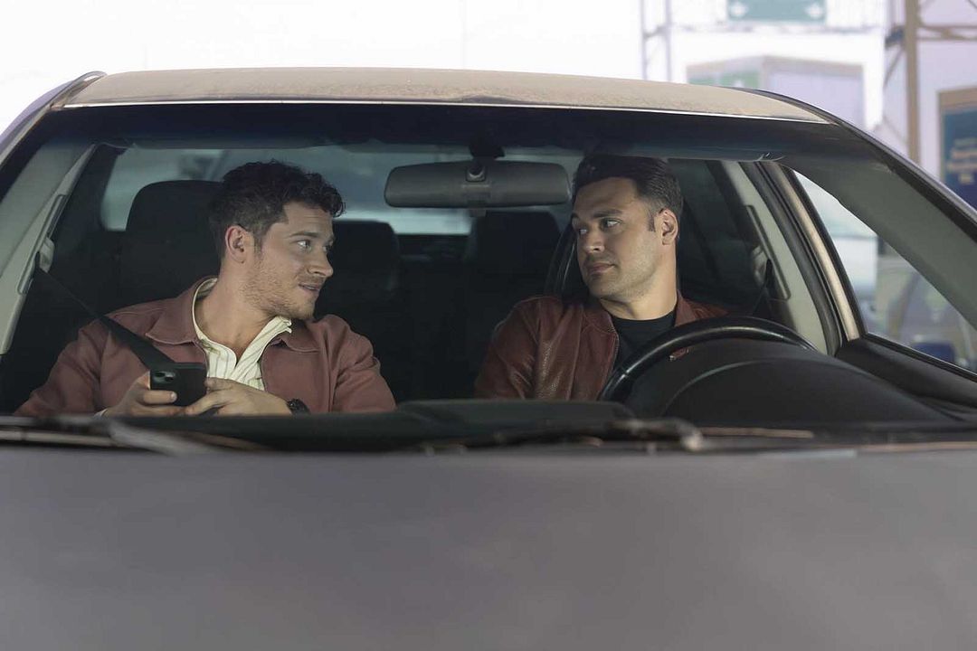 9-1-1 : Photo Ryan Guzman, Oliver Stark