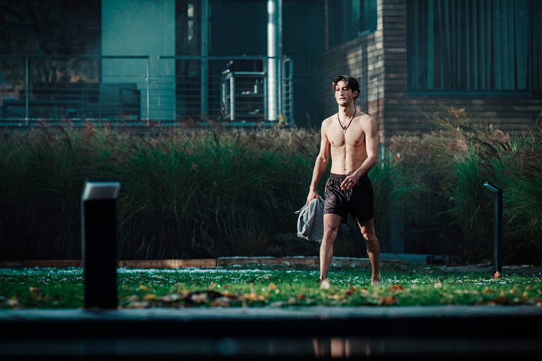 Gourou : Photo Pierre Niney