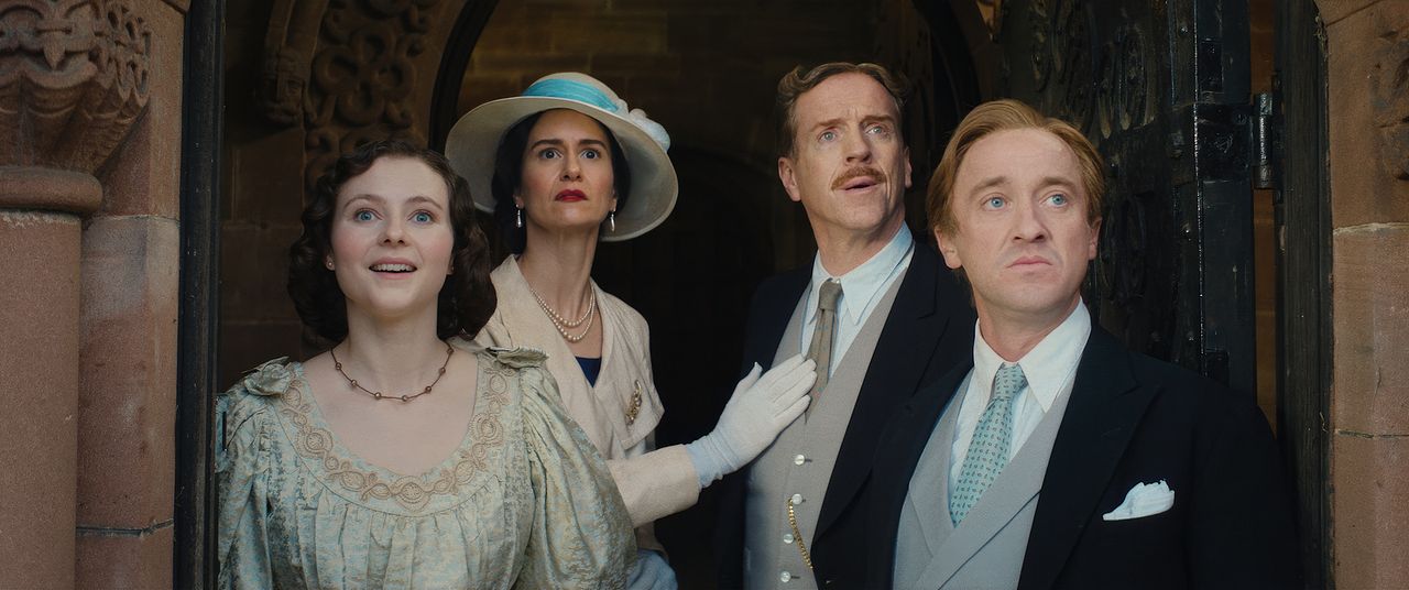 Fackham Hall : Photo Katherine Waterston, Tom Felton, Damian Lewis, Thomasin McKenzie