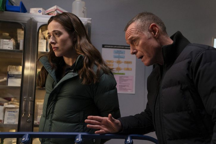Chicago Fire : Photo Jason Beghe, Marina Squerciati
