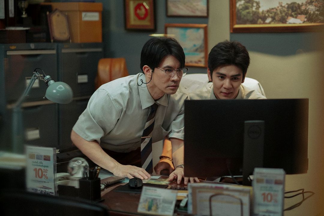 Everybody Loves Me When I'm Dead : Photo Theeradej Wongpuapan, Vachirawich Aranthanawong