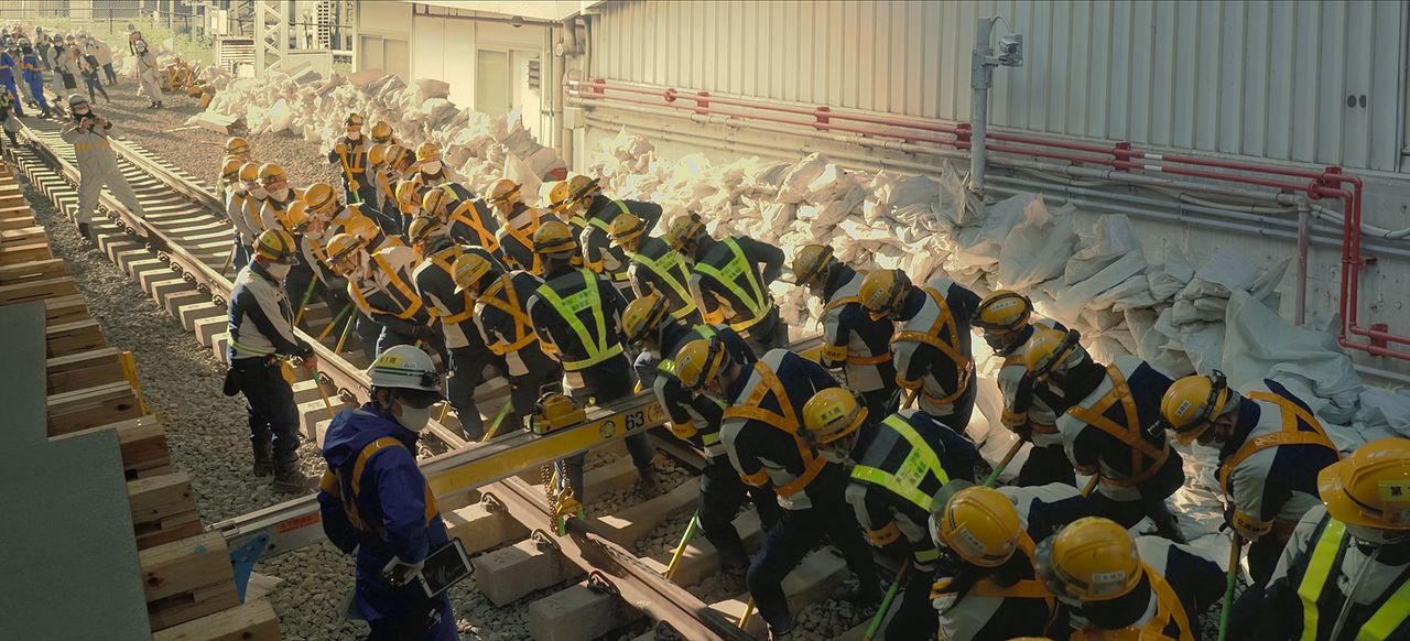 Bullet Train Explosion : Photo