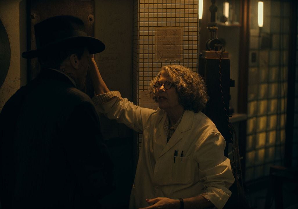 The Bride! : Photo Jessie Buckley, Annette Bening