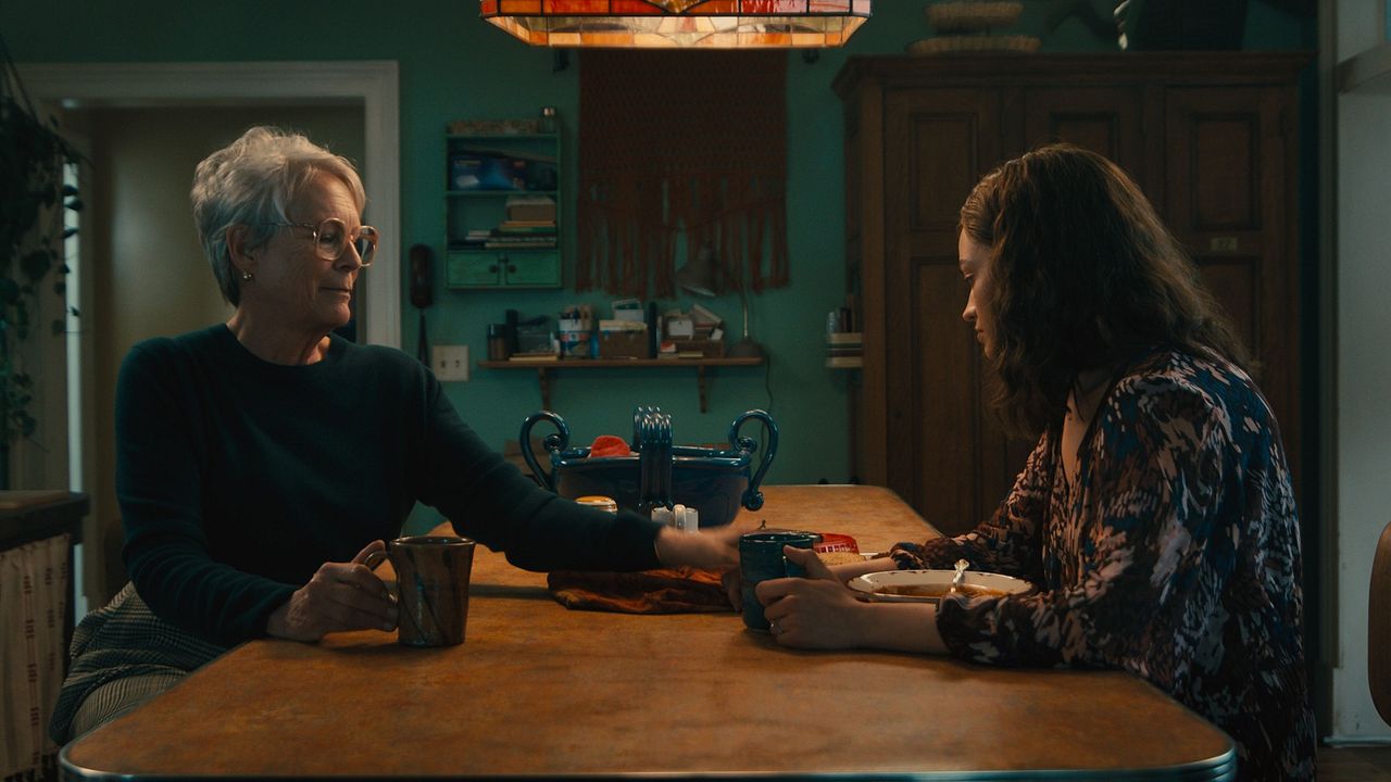 Ella McCay : Photo Jamie Lee Curtis, Emma Mackey