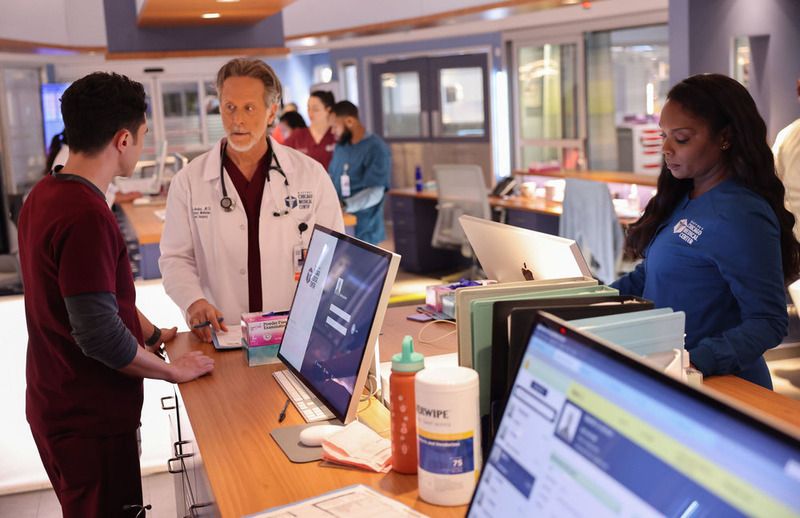 Chicago Med : Photo Marlyne Barrett, Darren Barnet, Steven Weber
