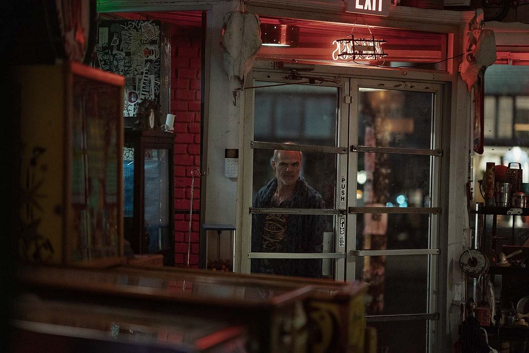 Night Always Comes : Photo Michael Kelly