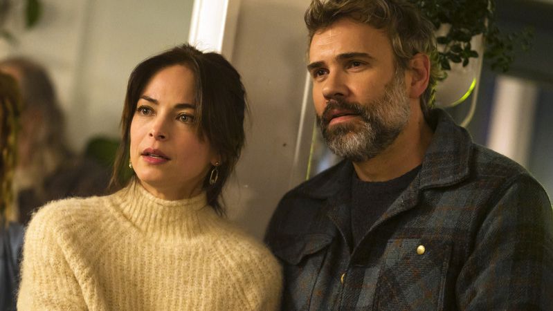 Murder In A Small Town : Photo Kristin Kreuk, Rossif Sutherland