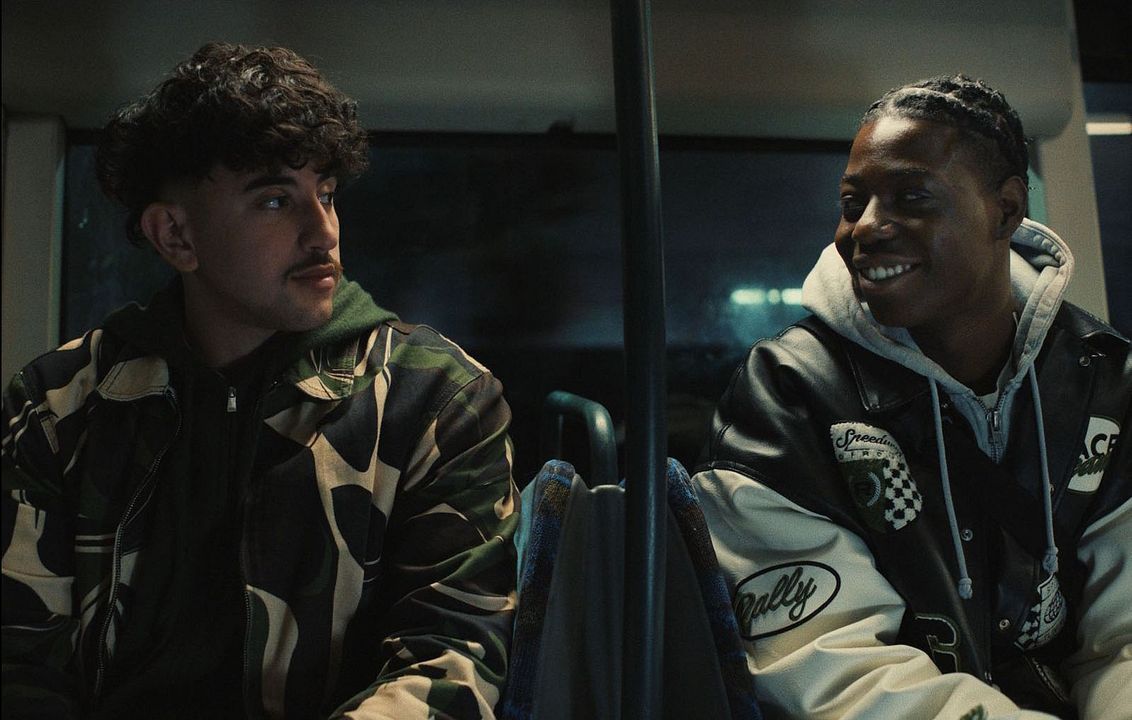 N121 - Bus de nuit : Photo Bakary Diombera, Riadh Belaïche