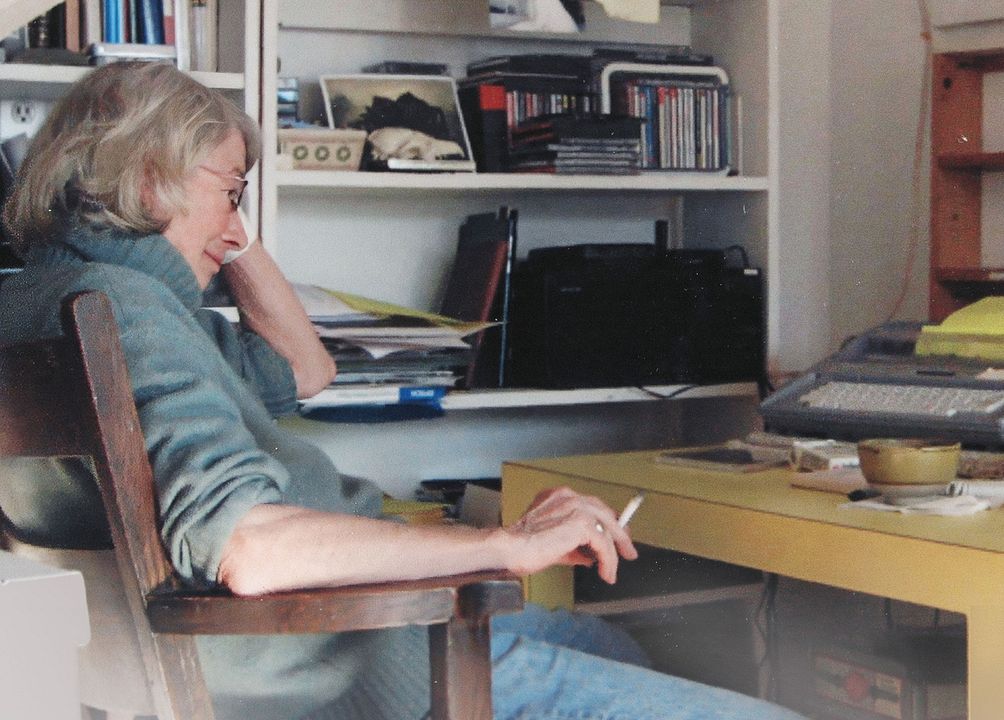 Mary Oliver: Saved by the Beauty of the World : Photo