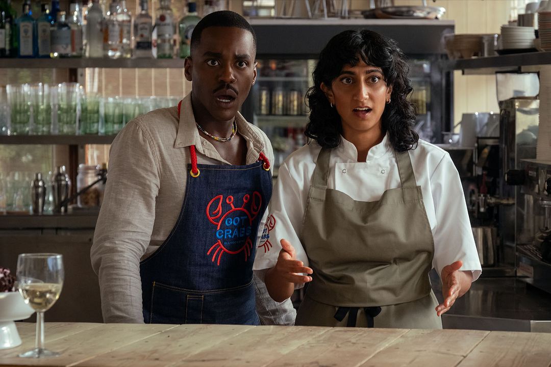 La Guerre des Rose : Photo Sunita Mani, Ncuti Gatwa