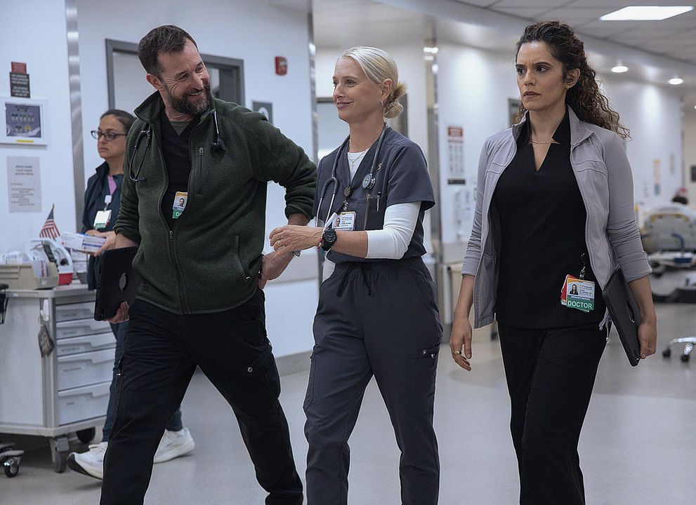 Photo Noah Wyle, Sepideh Moafi, Katherine LaNasa