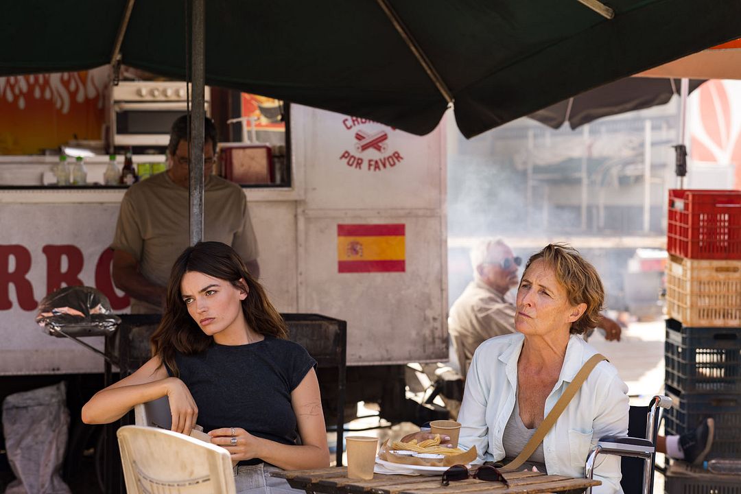 Hot Milk : Photo Fiona Shaw, Emma Mackey