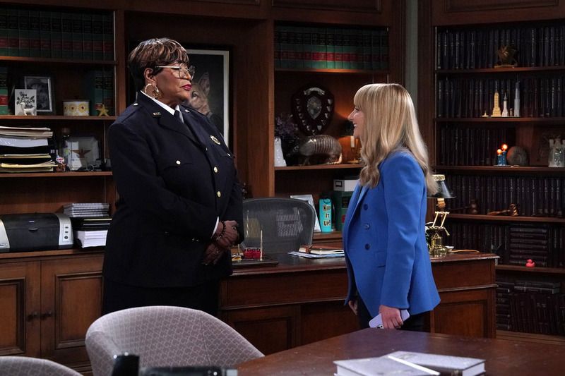 Night Court (2023) : Photo Melissa Rauch, Marsha Warfield