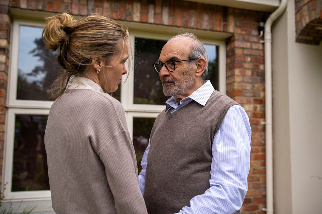 Au Pair : Photo Sally Bretton, David Suchet