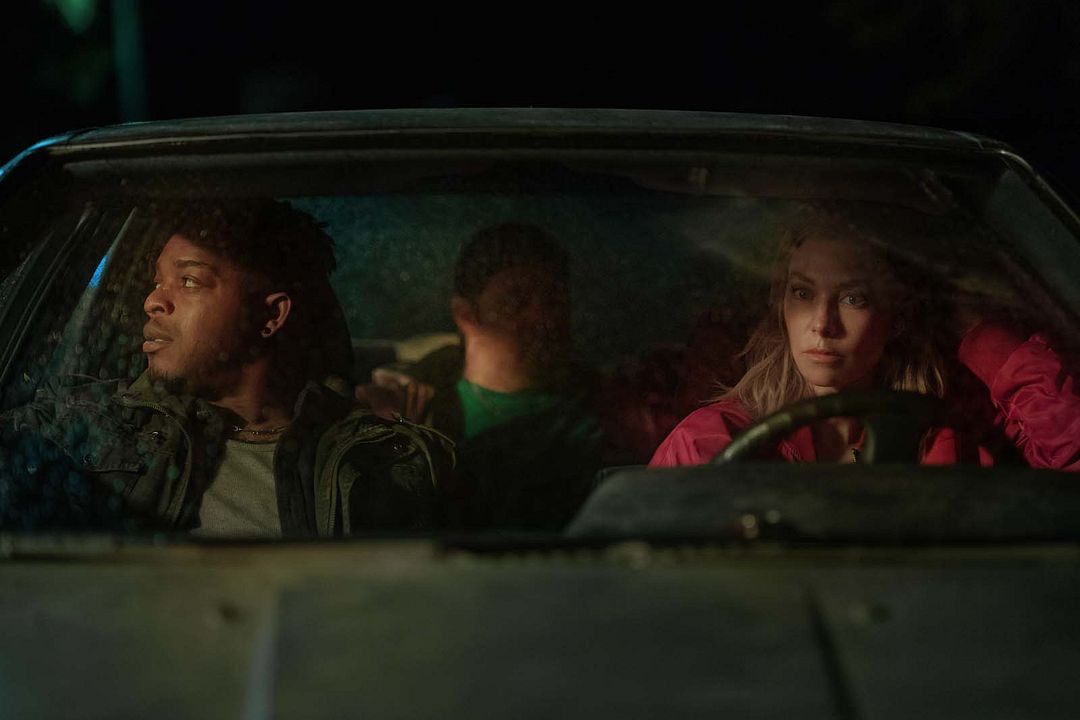 Night Always Comes : Photo Vanessa Kirby, Stephan James, Zachary Gottsagen