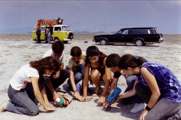 Le Monde commence chaque jour : Photo Nikos Cornilios