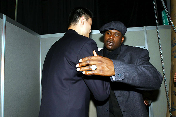 The Year of the Yao : Photo Adam Del Deo, Ming Yao, Shaquille O'Neal, James D. Stern