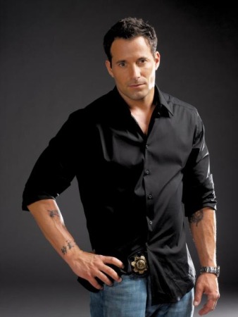 Photo Johnny Messner