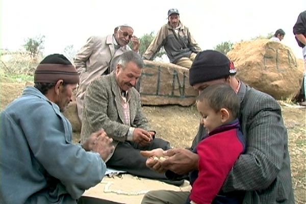 Li fet met-le passé est mort : Photo Naima Bouferkas, Arikan Mehmet