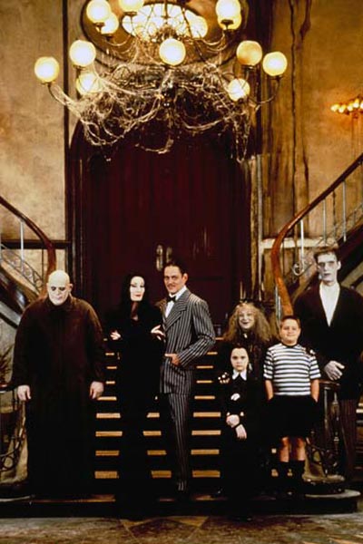 La Famille Addams : Photo Judith Malina, Carel Struycken, Christopher Lloyd, Jimmy Workman, Raúl Julia, Anjelica Huston, Christina Ricci