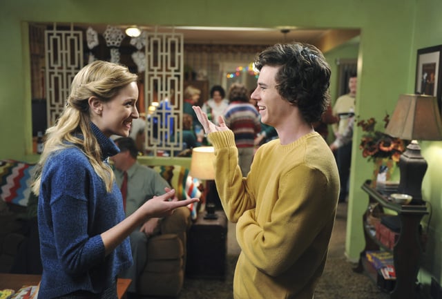 The Middle : Photo Brianne Howey, Charlie McDermott