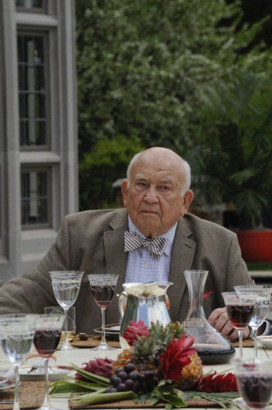 Royal Pains : Photo Edward Asner